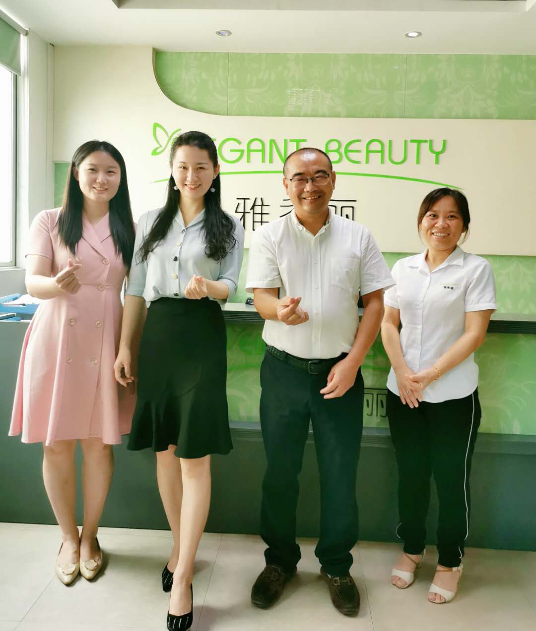 龍華區工商聯（總商會）秘書處走訪深圳CILICILI短视频网站化妝用品有限公司