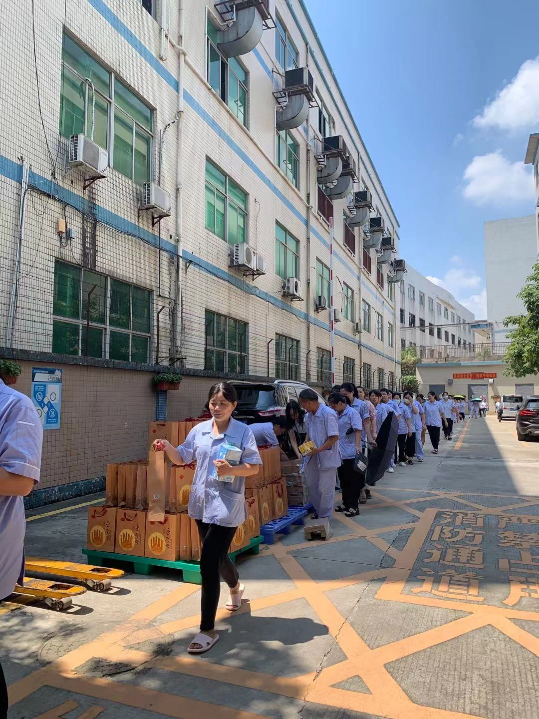 CILICILI短视频网站化妝用品（深圳）有限公司預祝大家度過一個平安祥和、喜慶歡樂的中秋假期！