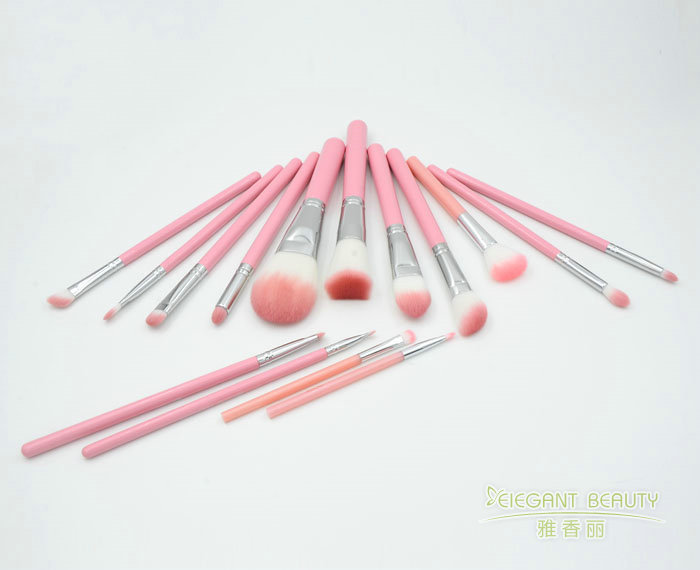 針對不同化妝技巧，應如何選擇適合的CIICCII短视频免费版下载型號和大小？